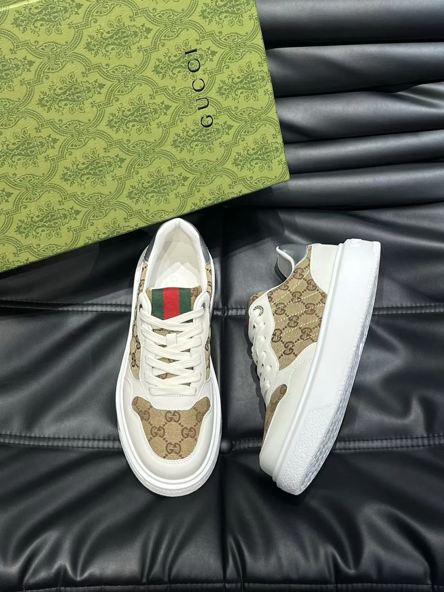 P460 new men's shoes GUCCI [Lightning] latest shoes are shipped. Original quality, fashionable, special materials, sheepskin lining, new packaging. The foot feels super comfortable and the workmanship is impeccable. Size: 38-45